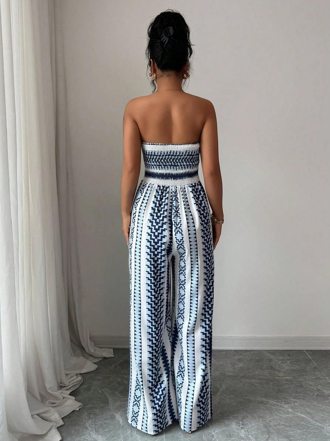 👗 Geometric Jumpsuit with Halter Neckline & Side Slit – Unique print & elastic back