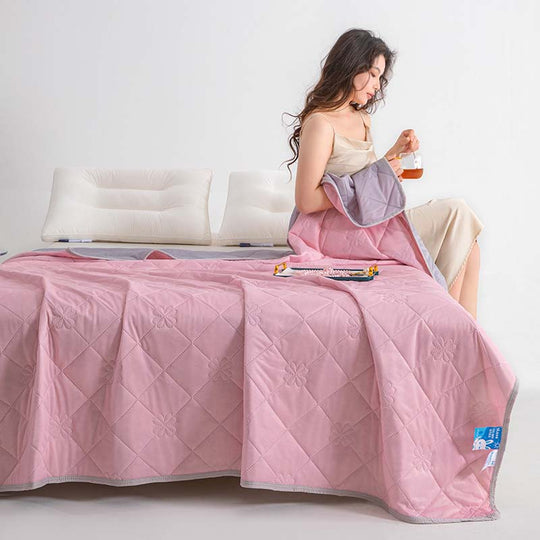 🥳2026 HOT SALE🥳❄️ 50% OFF! Cooling Comforter – Dual‑sided, Q‑Max≥0.4 fabric. One side cools, one side breathes. Sleep sweat‑free! 🌙✨