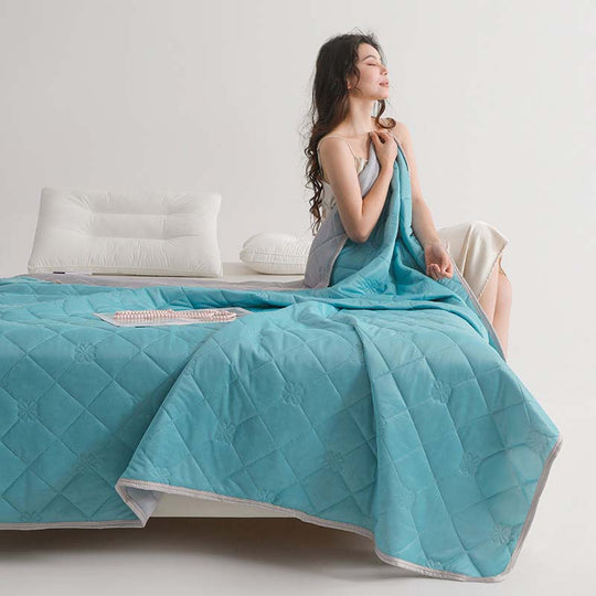 🥳2026 HOT SALE🥳❄️ 50% OFF! Cooling Comforter – Dual‑sided, Q‑Max≥0.4 fabric. One side cools, one side breathes. Sleep sweat‑free! 🌙✨