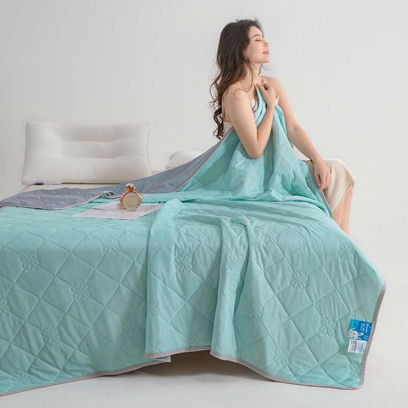 🥳2026 HOT SALE🥳❄️ 50% OFF! Cooling Comforter – Dual‑sided, Q‑Max≥0.4 fabric. One side cools, one side breathes. Sleep sweat‑free! 🌙✨