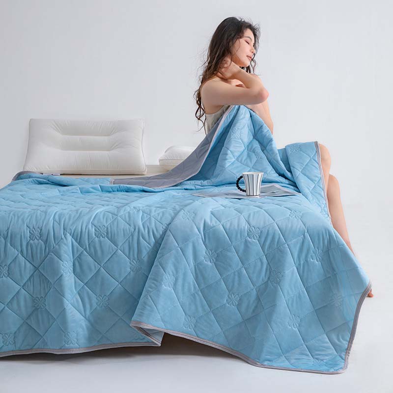 🥳2026 HOT SALE🥳❄️ 50% OFF! Cooling Comforter – Dual‑sided, Q‑Max≥0.4 fabric. One side cools, one side breathes. Sleep sweat‑free! 🌙✨