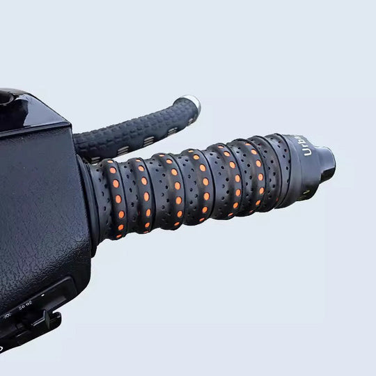 💯POSLEDNÍ DEN VÝPRODEJ S 50% SLEVOU🔥 Protiskluzová měkká silikonová páska na řídítka motocyklu
