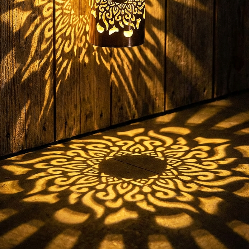 ☀️ Solární mandala světlo do zahrady &  terasa – stojací lampa 2 v 1 &  nástěnné svítidlo – Dekorativní světelná dekorace s vintage efektem – Nerezové &  odolný
